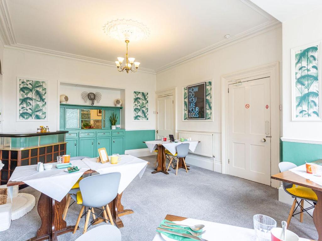 Norbury House Stylish Accommodation 일프러컴 외부 사진